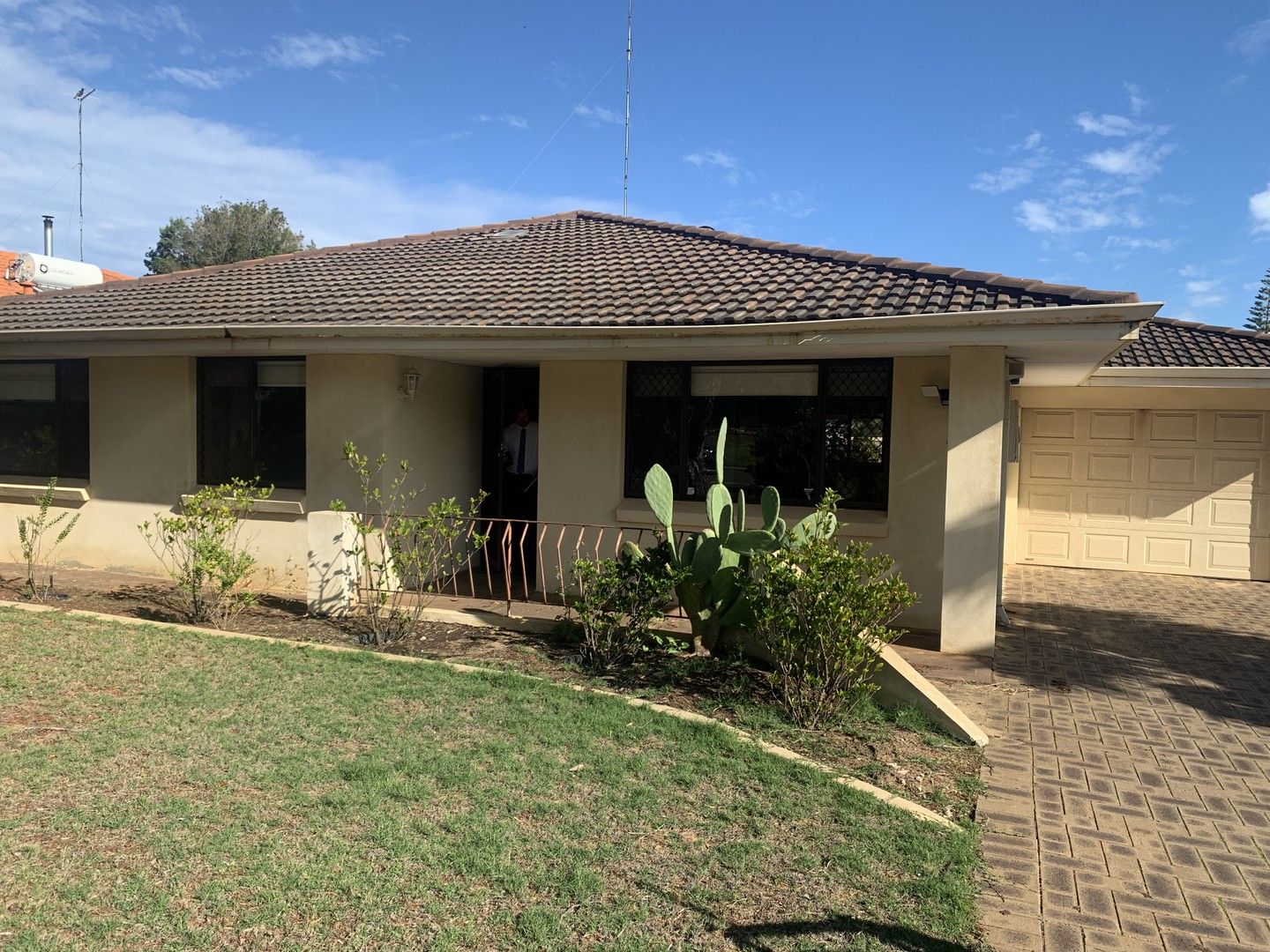 3 bedrooms House in 10 Portmarnock Circle HALLS HEAD WA, 6210