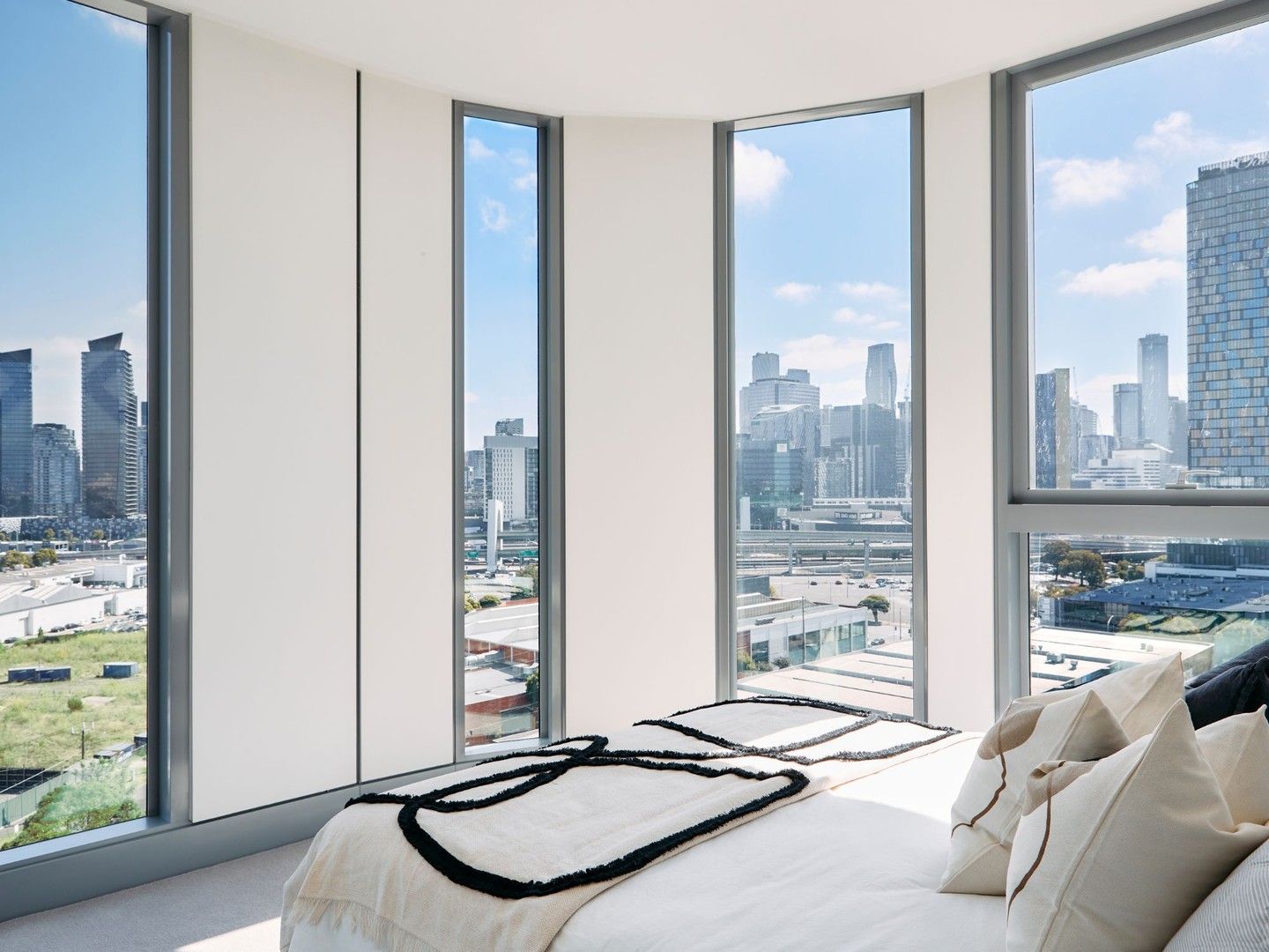 2 bedrooms New Apartments / Off the Plan in 1802/259 Normanby Road SOUTH MELBOURNE VIC, 3205