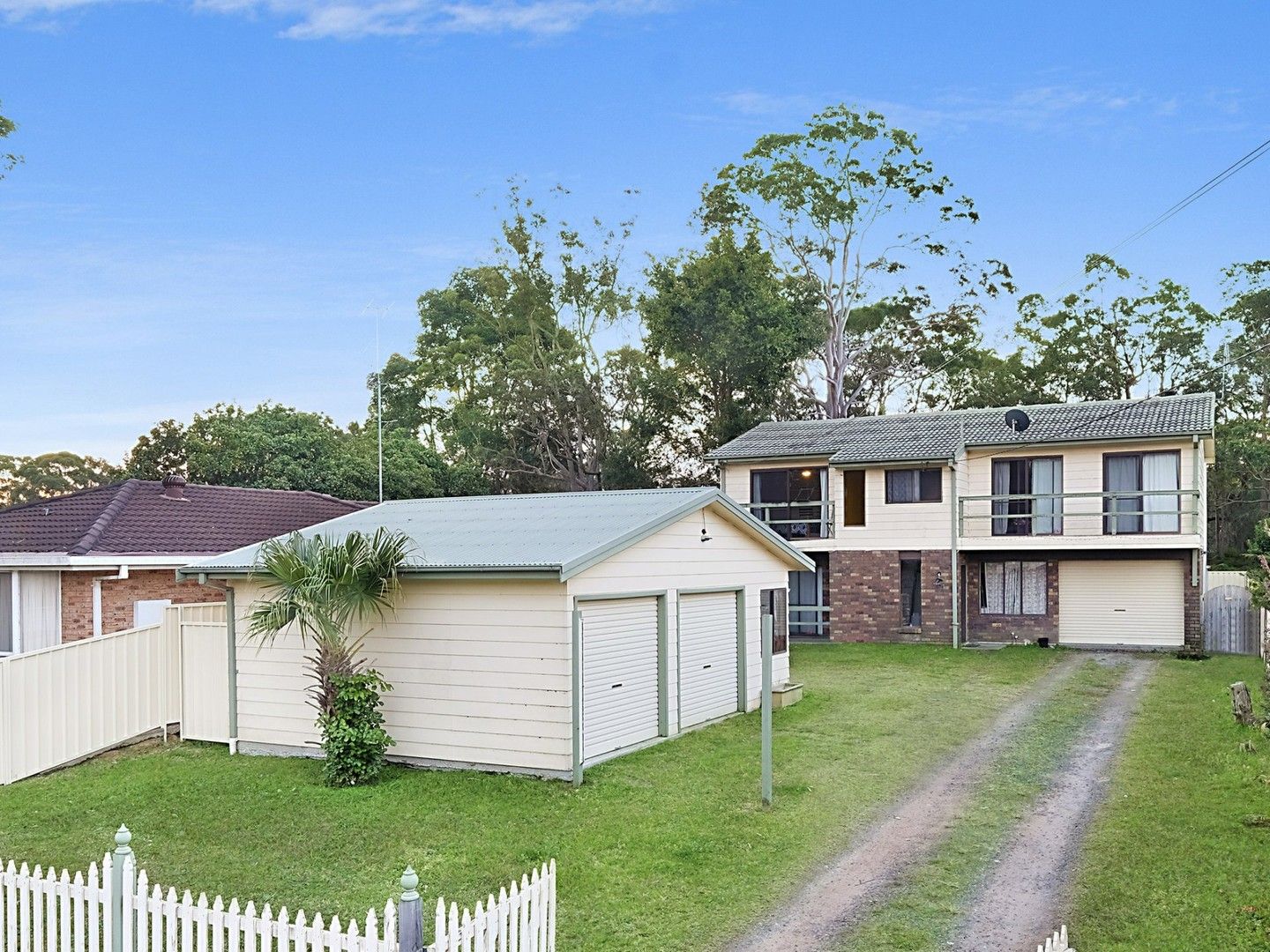 4 bedrooms House in 41 Birdwood Drive BLUE HAVEN NSW, 2262