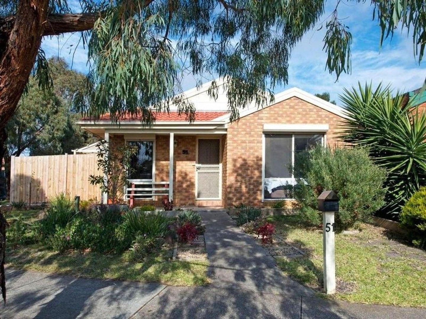 3 bedrooms House in 51 Meade Way SYDENHAM VIC, 3037