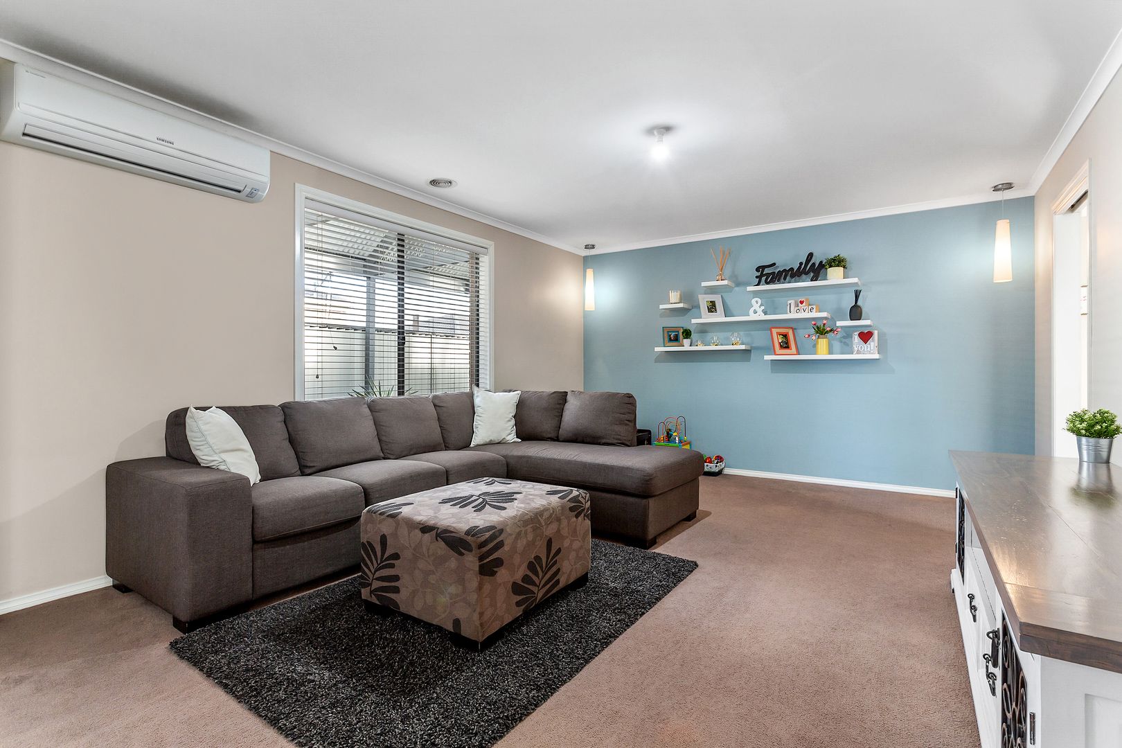 17 Archers Field Drive, Cranbourne East VIC 3977, Image 2