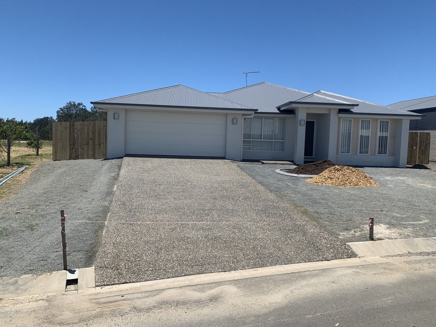 4 bedrooms House in 21 Saltair Drive ELI WATERS QLD, 4655