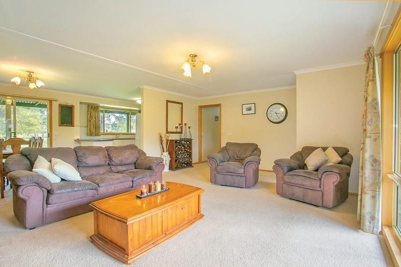 11 Briardale Avenue, ENFIELD VIC 3352, Image 1