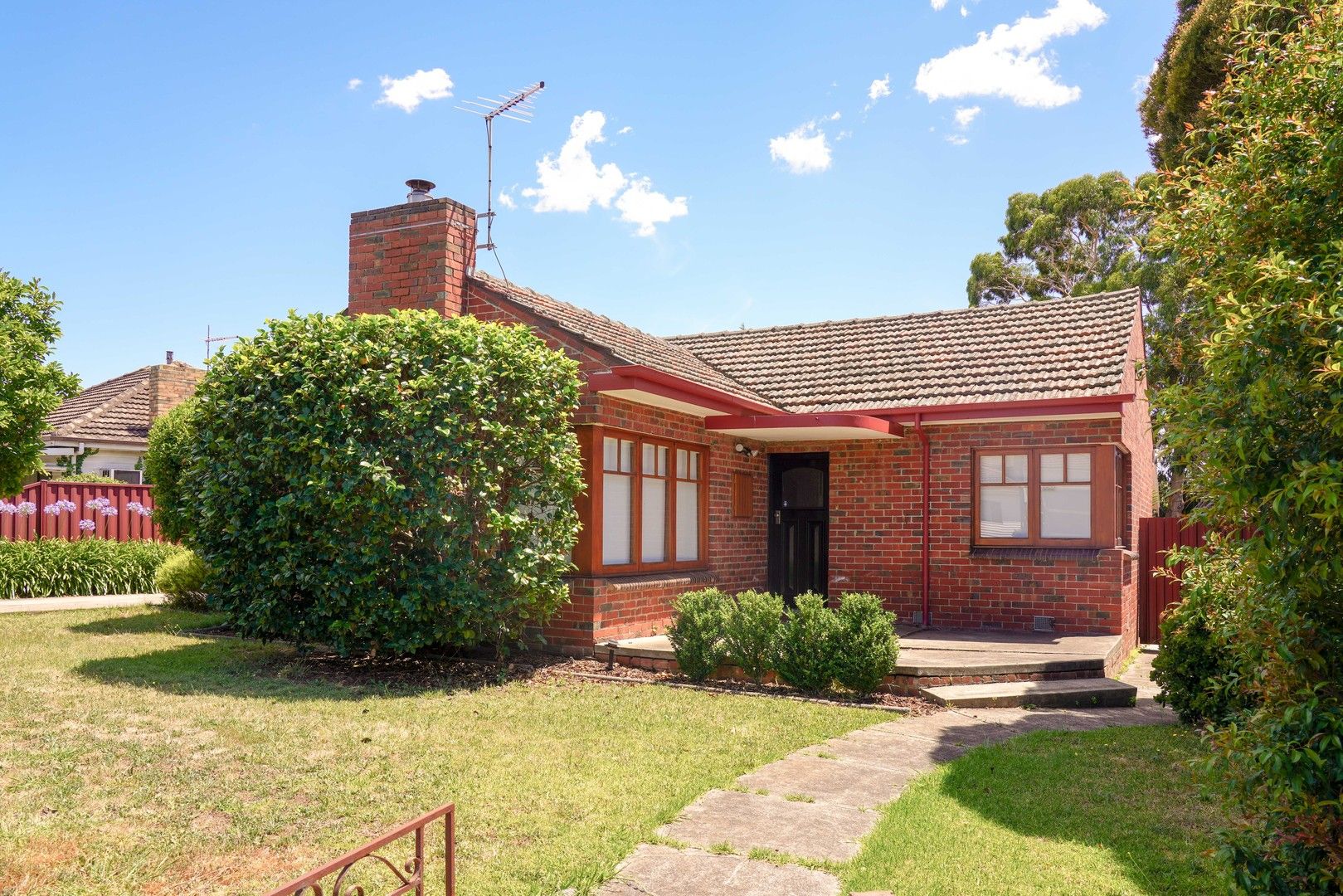 2 bedrooms House in 2 Callander Rd PASCOE VALE VIC, 3044