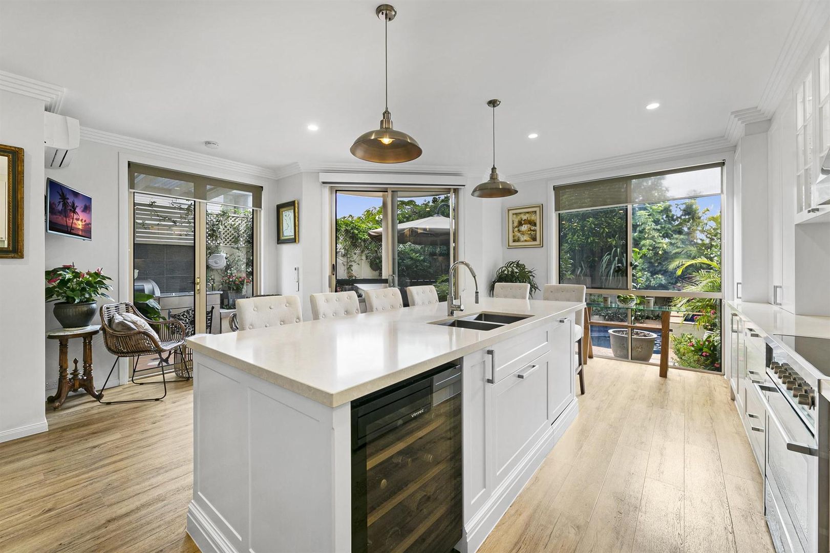 1/39 Hughes Avenue, Main Beach QLD 4217, Image 2