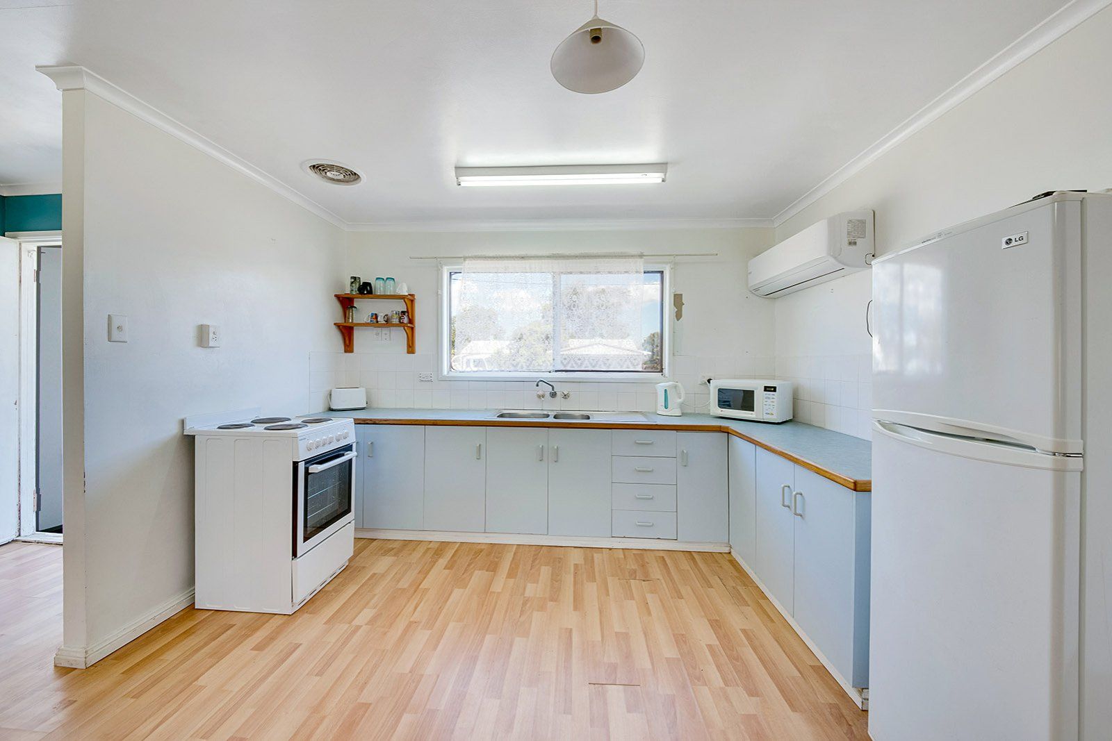 30 Booth Avenue, Tannum Sands QLD 4680, Image 2