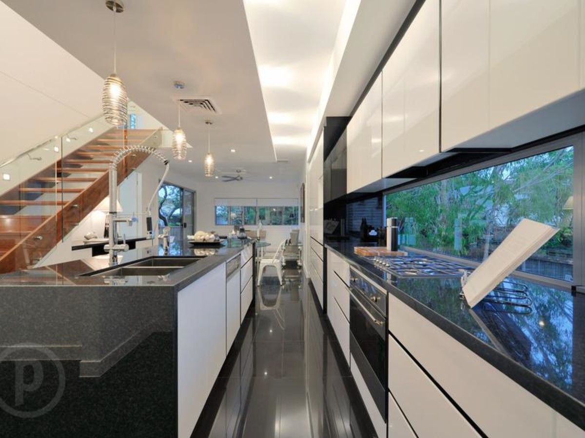 3 bedrooms Townhouse in 3/302 Riding Road BALMORAL QLD, 4171