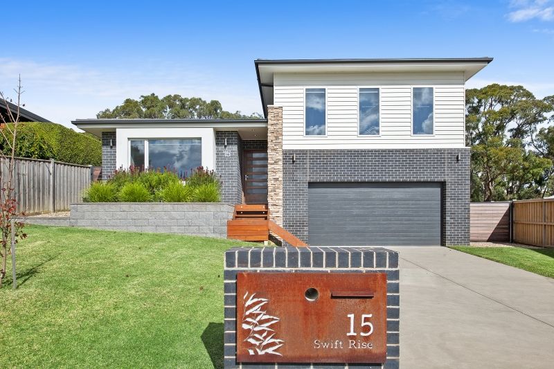 4 bedrooms House in 15 Swift Rise BROWN HILL VIC, 3350