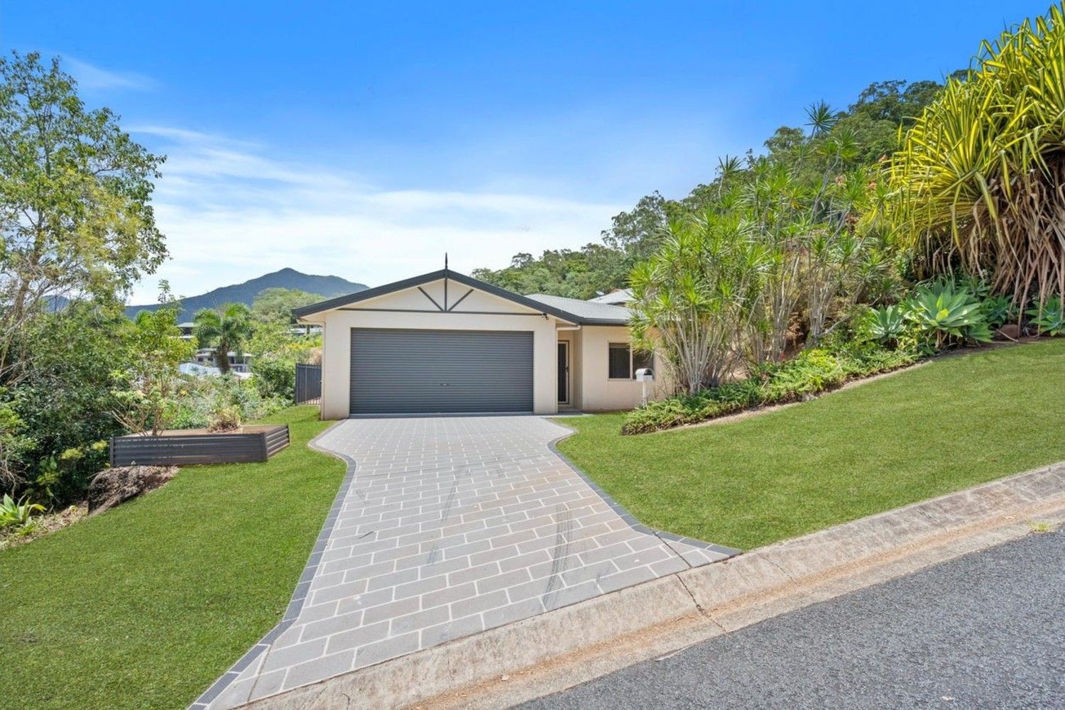 4 bedrooms House in 21 Caesar Street BENTLEY PARK QLD, 4869