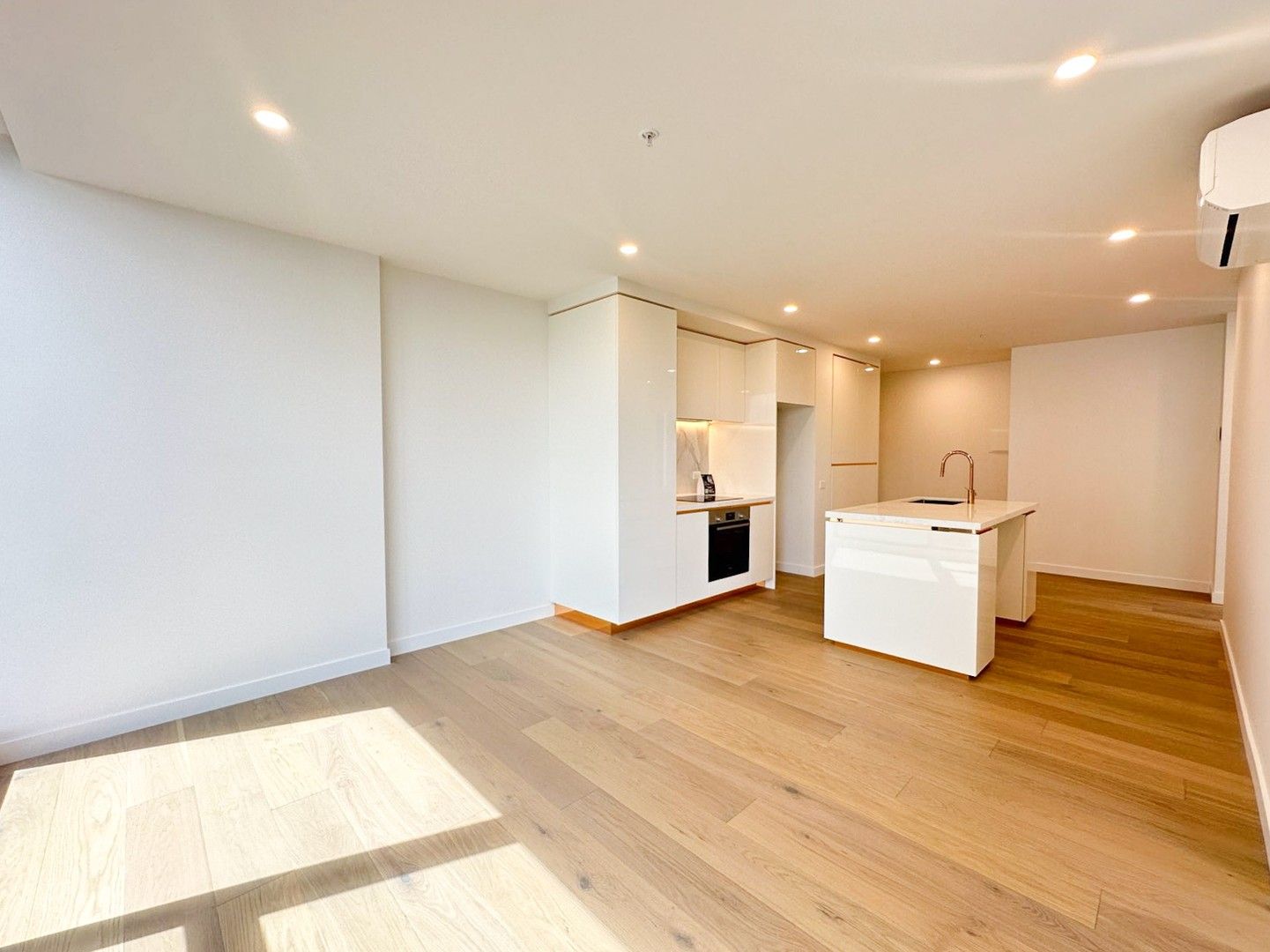 2 bedrooms Apartment / Unit / Flat in 6 Wellington Road BOX HILL VIC, 3128