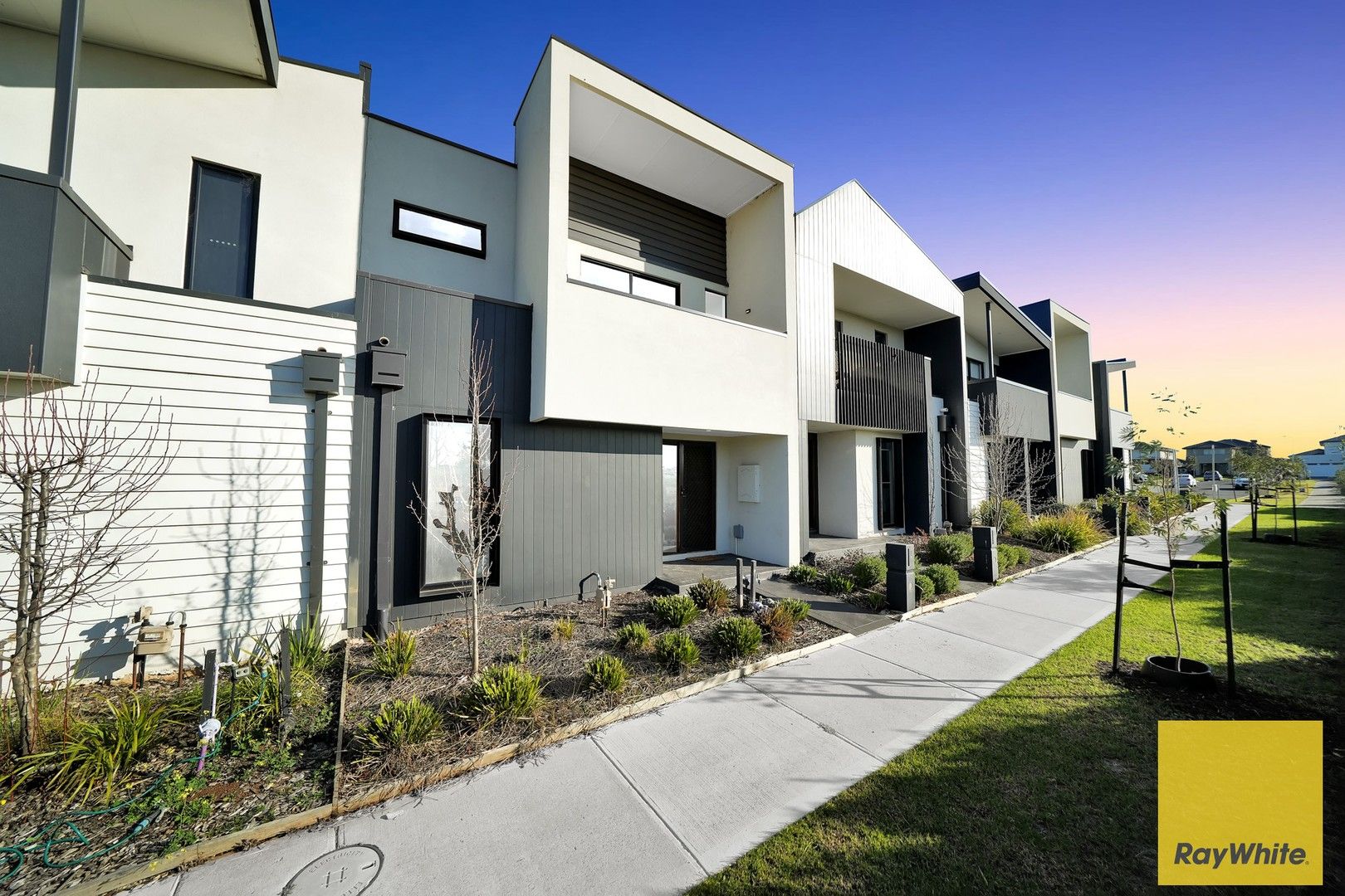 3 bedrooms House in 10 Magenta Walk TARNEIT VIC, 3029