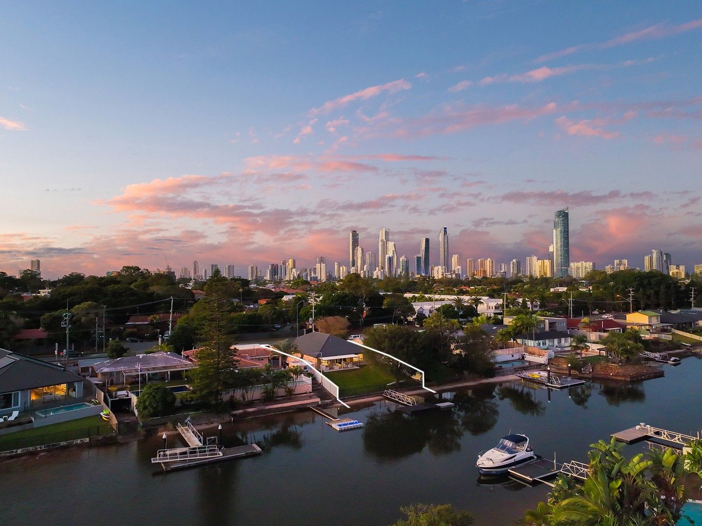 4 bedrooms House in 114 Salerno Street ISLE OF CAPRI QLD, 4217