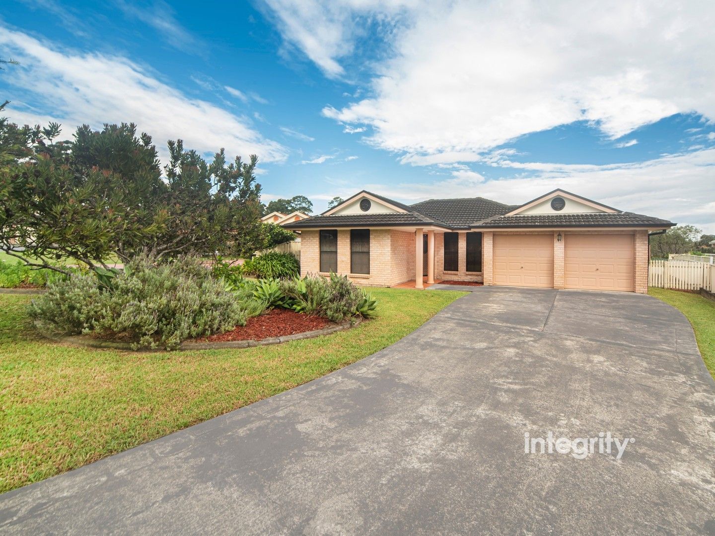 3 bedrooms House in 22 Robinia Way WORRIGEE NSW, 2540