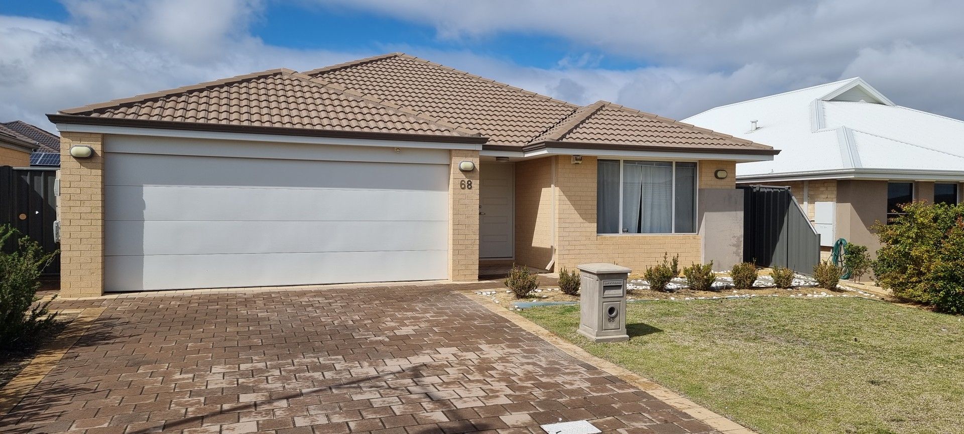 4 bedrooms House in 68 Leschenault Loop BANKSIA GROVE WA, 6031