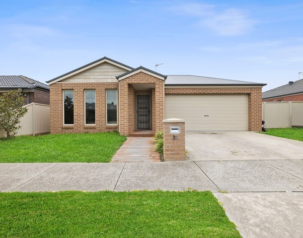 11 Chifley Drive, Delacombe VIC 3356