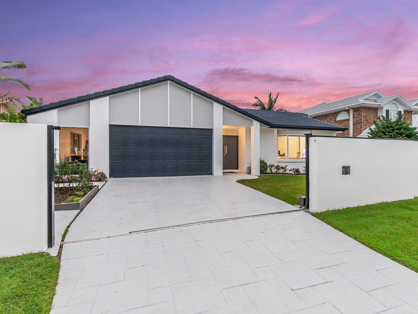 4 bedrooms House in 5 Santabelle Crescent CLEAR ISLAND WATERS QLD, 4226