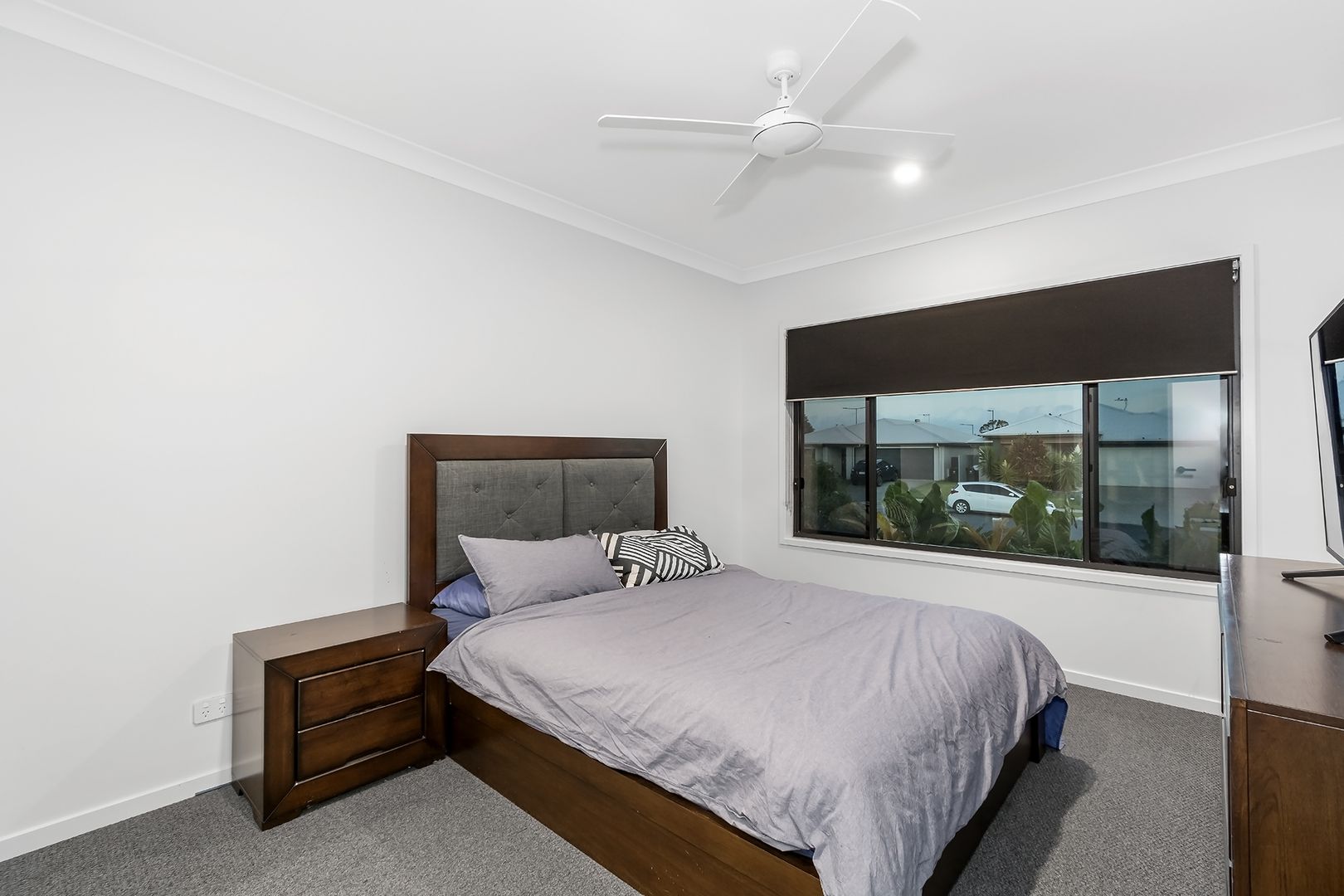 52 Goshawk Court, Bahrs Scrub QLD 4207, Image 2