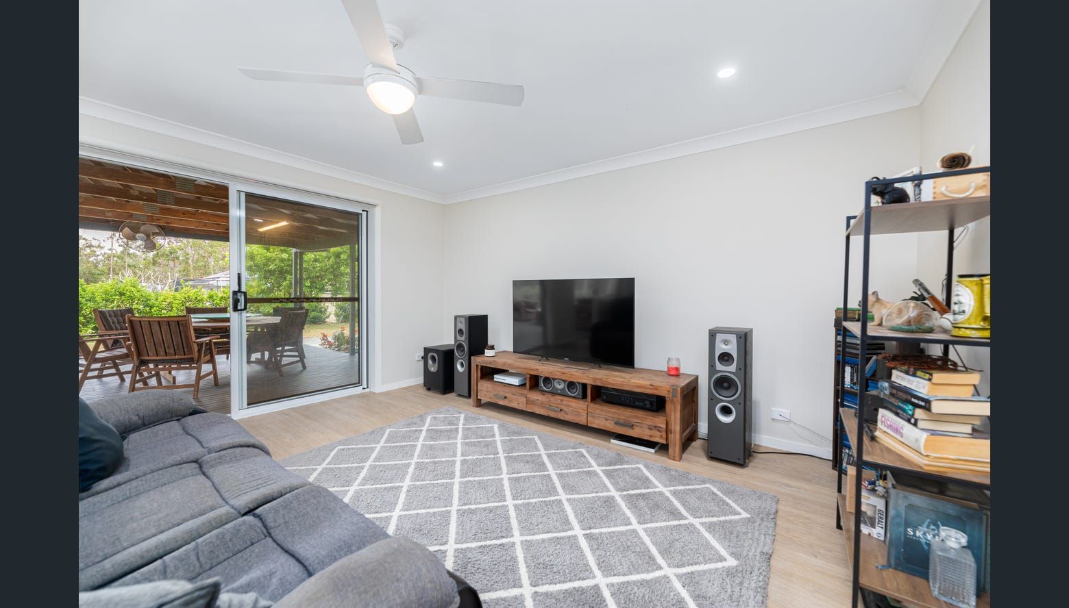 6 bedrooms House in 326 Petersen Road MORAYFIELD QLD, 4506