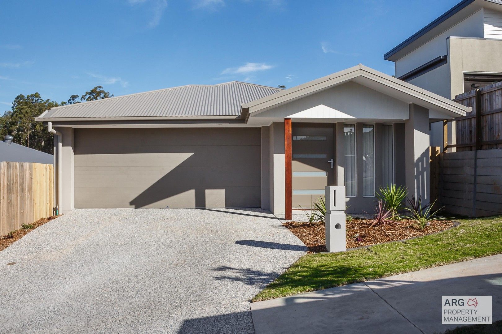4 bedrooms House in 10 Acacia Place SPRING MOUNTAIN QLD, 4300