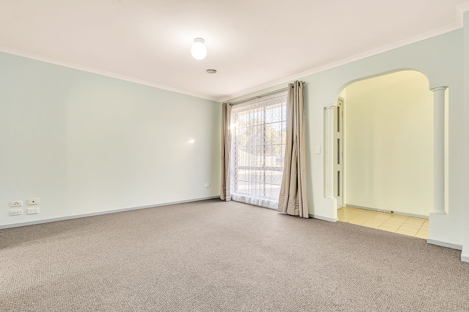 2 Lydd Court, Craigieburn VIC 3064, Image 2