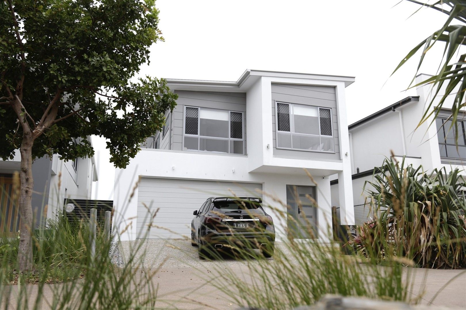 4 bedrooms House in 6 Waterfront La HOPE ISLAND QLD, 4212