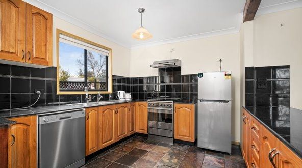 23 Rowan Avenue, Uralla NSW 2358, Image 1