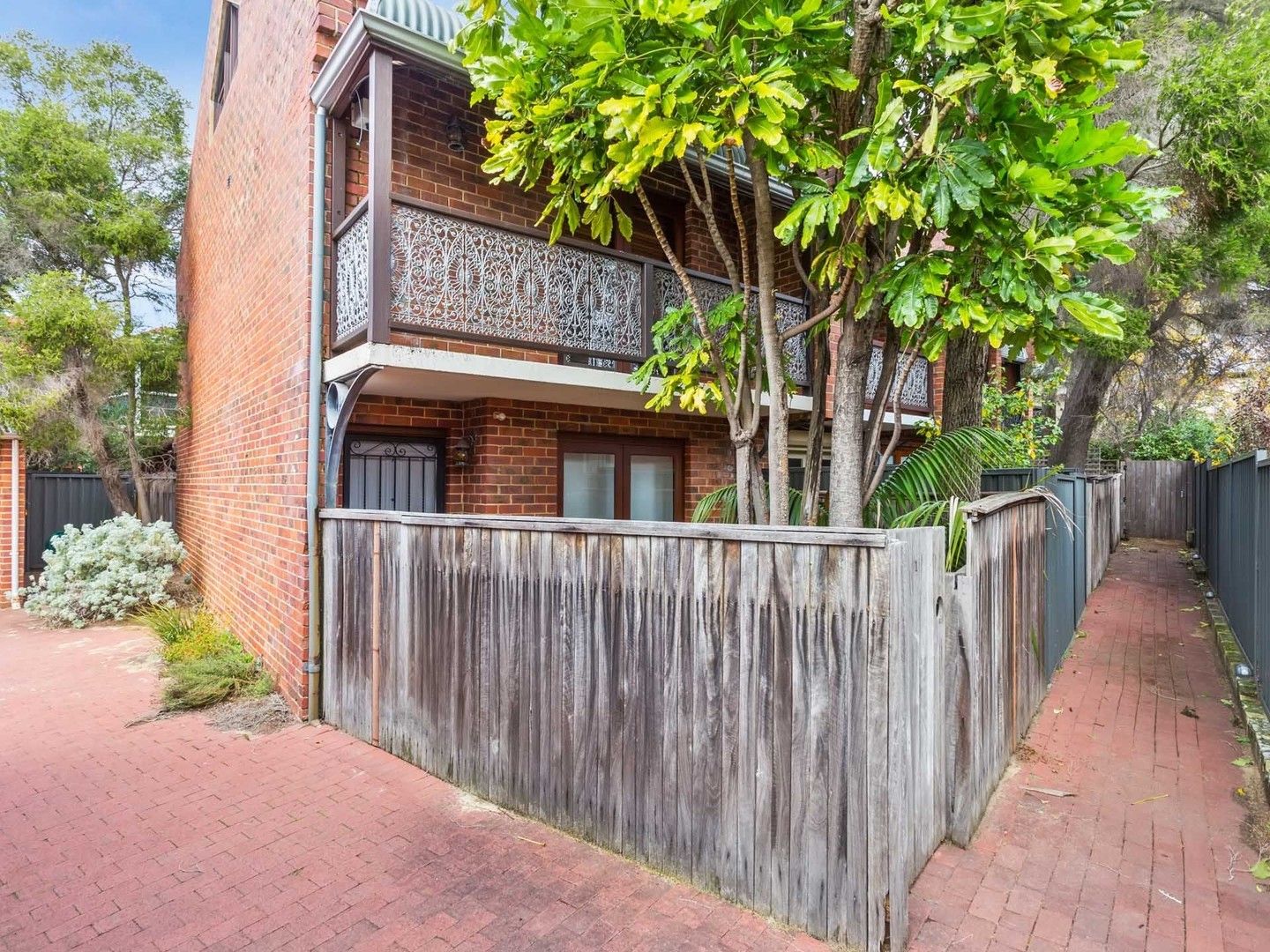2 bedrooms Townhouse in 1/345 Roberts Road SUBIACO WA, 6008