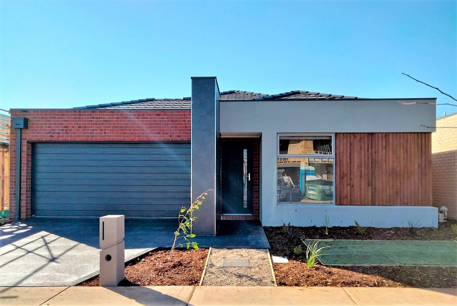 4 bedrooms House in 14 TAIT STREET THORNHILL PARK VIC, 3335