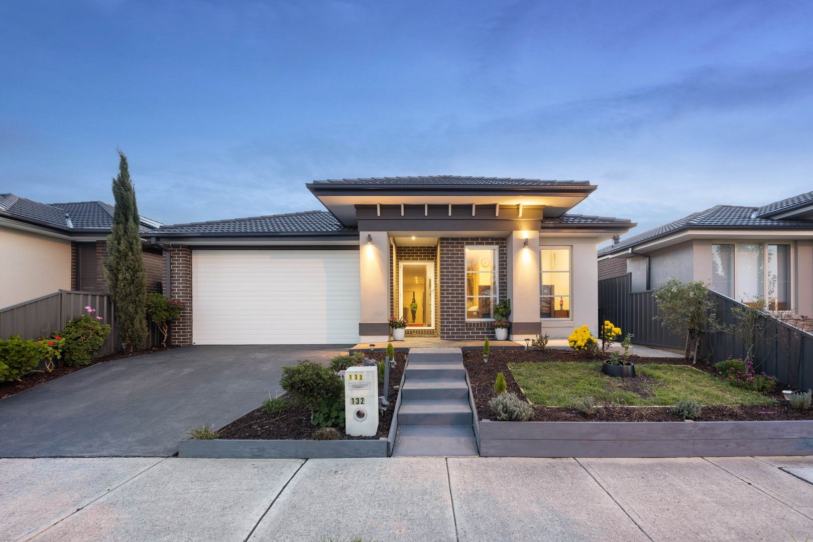 4 bedrooms House in 132 Debonair Parade CRAIGIEBURN VIC, 3064