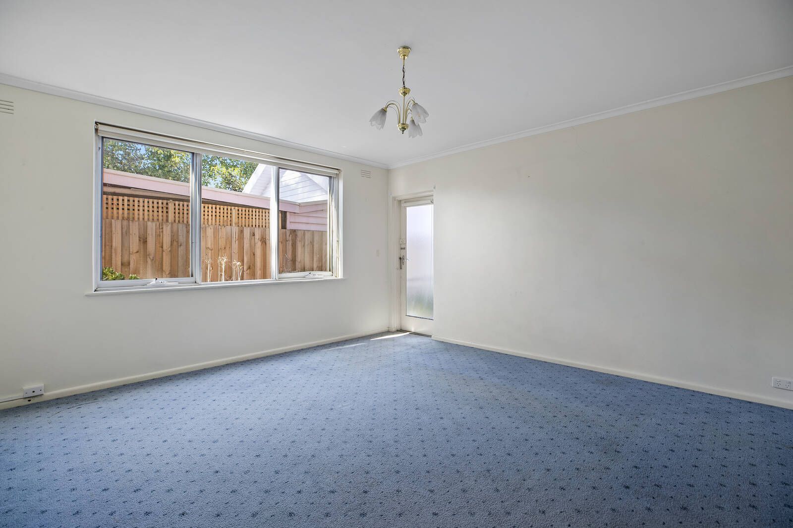 2 bedrooms Apartment / Unit / Flat in 4/2A Frogmore Road CARNEGIE VIC, 3163