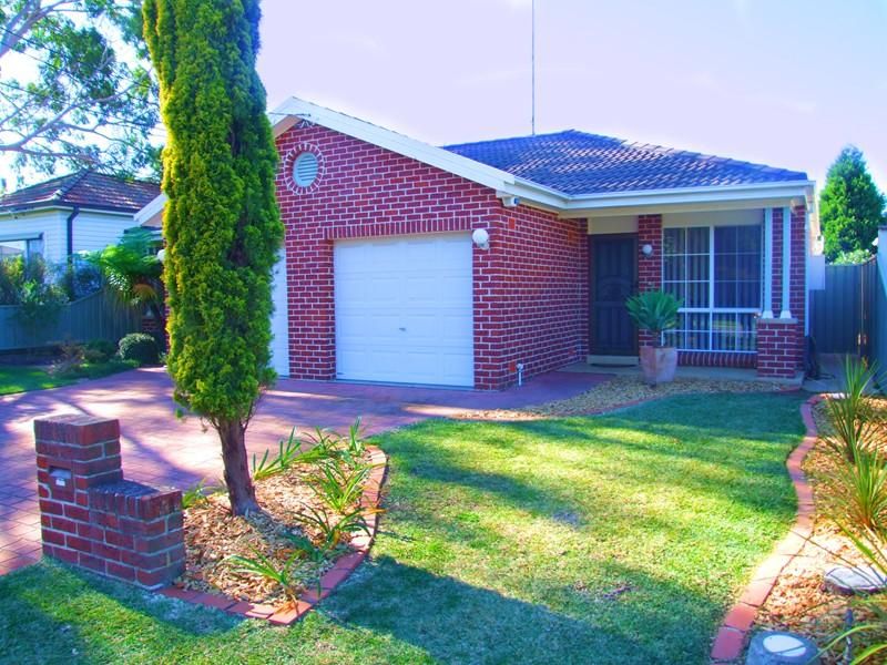 1/19 Parkview Ave, Picnic Point NSW 2213, Image 0