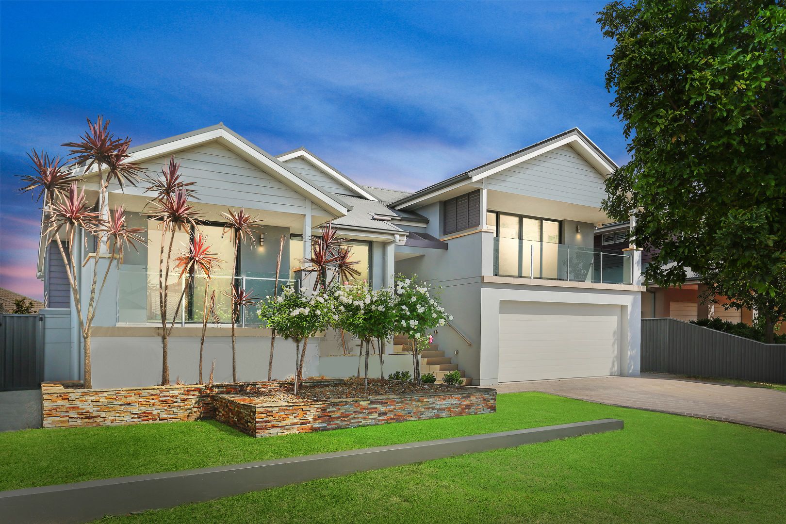 13 Haywards Bay Drive, Haywards Bay Property History & Address