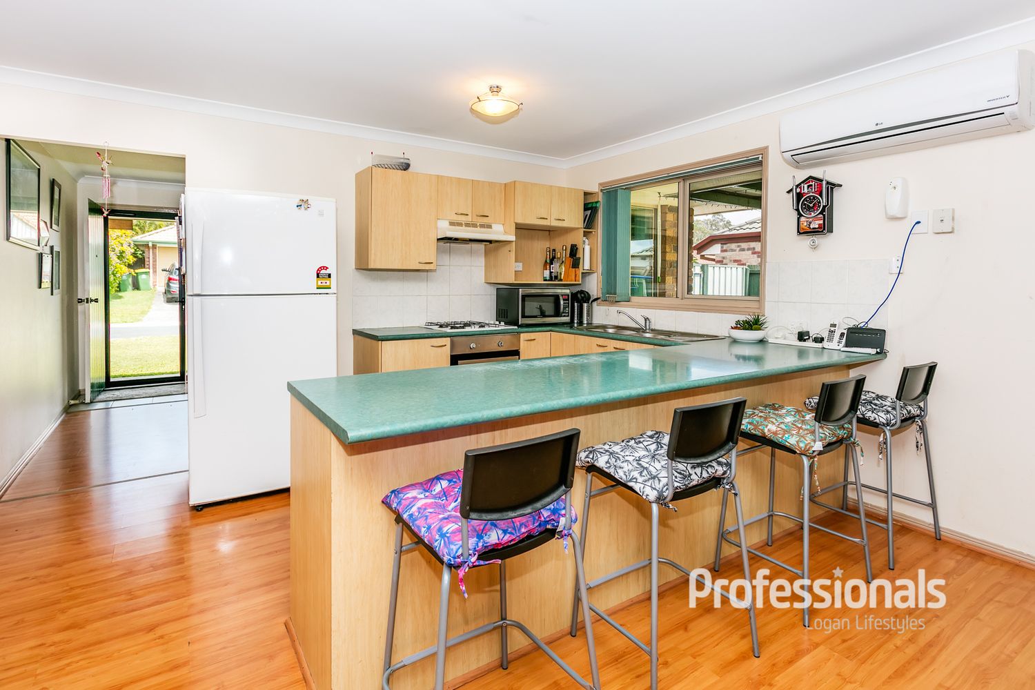 16 Barron Crt, Hillcrest QLD 4118, Image 1