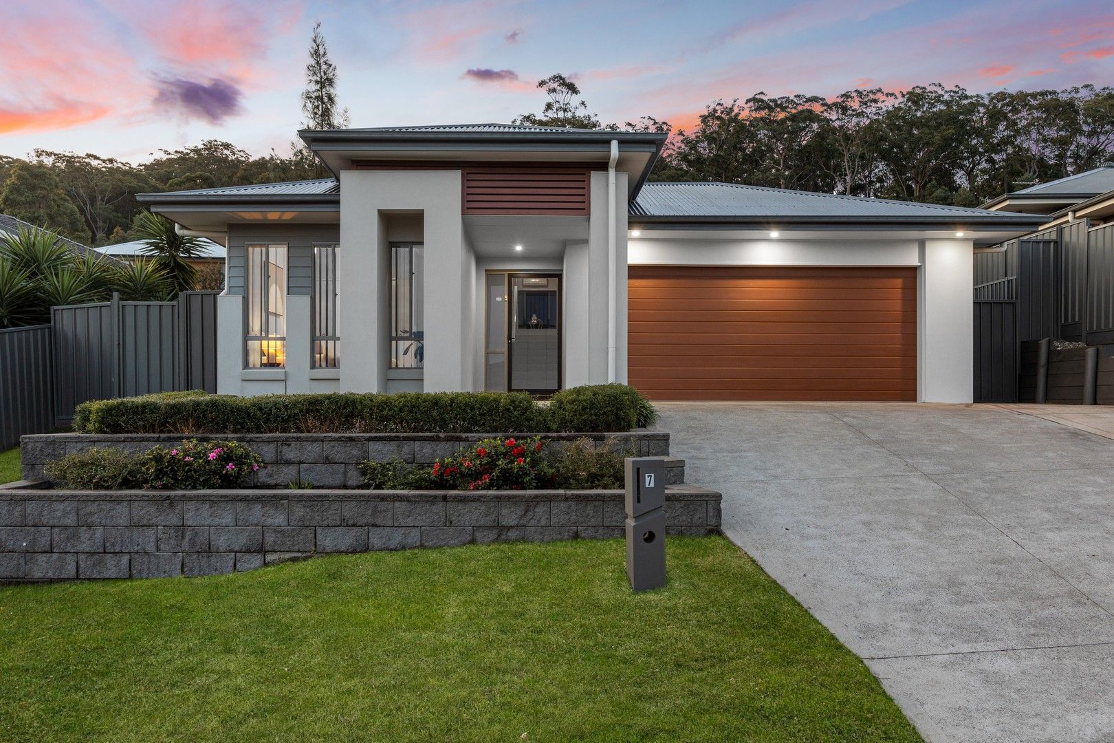 4 bedrooms House in 7 Medina Place CAMERON PARK NSW, 2285