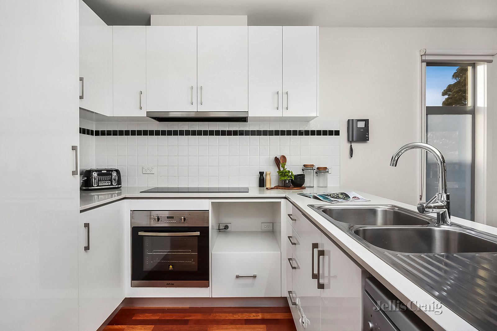 10/39-41 Flemington Street, Travancore VIC 3032, Image 2