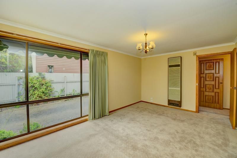 1/1A Balaclava Street, NEWINGTON VIC 3350, Image 2