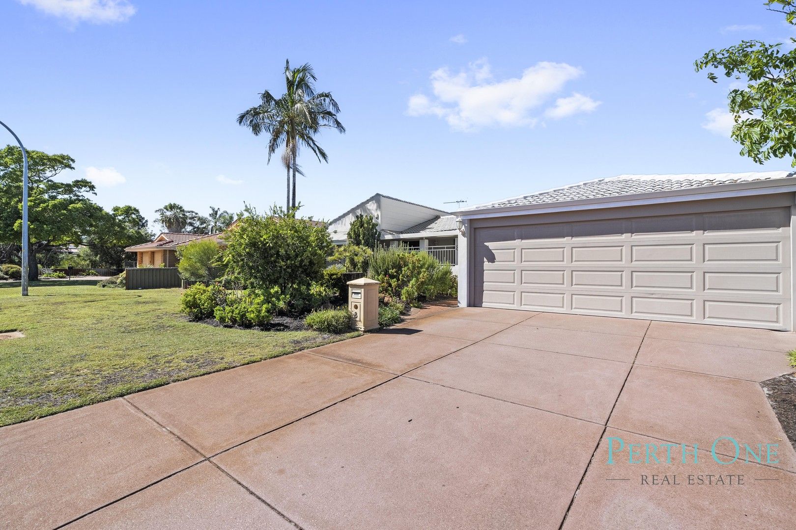 4 bedrooms House in 8 Hewison Street LEEMING WA, 6149