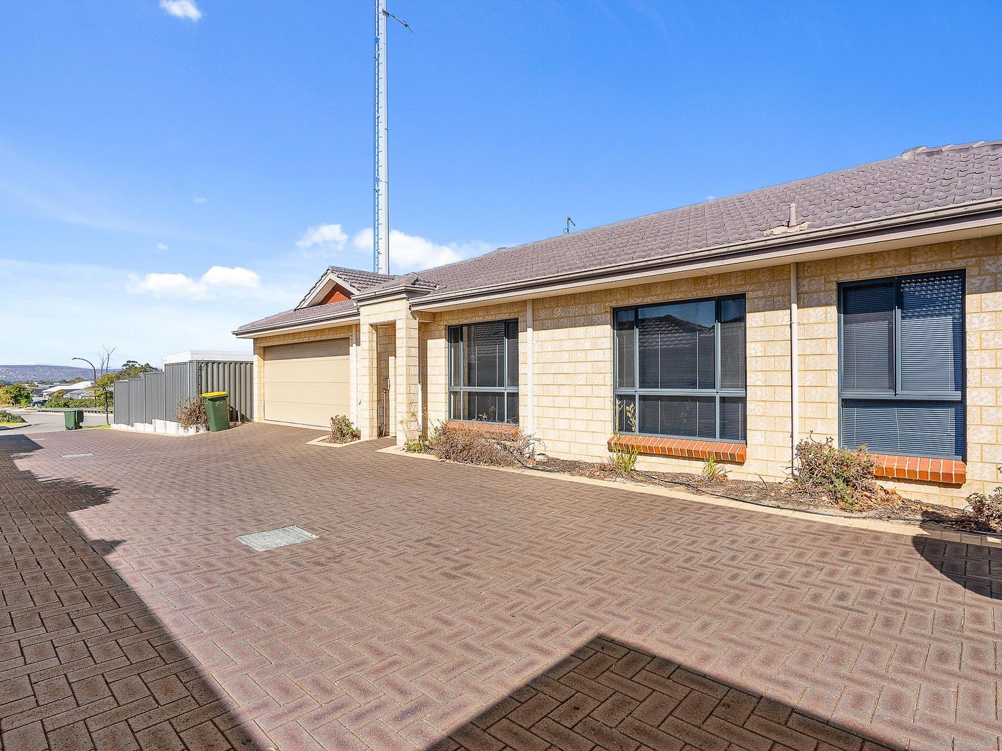 2/16 Dulegal Way, Aveley WA 6069, Image 1