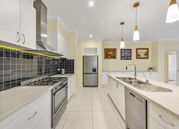 12 York Close, Taylors Hill VIC 3037