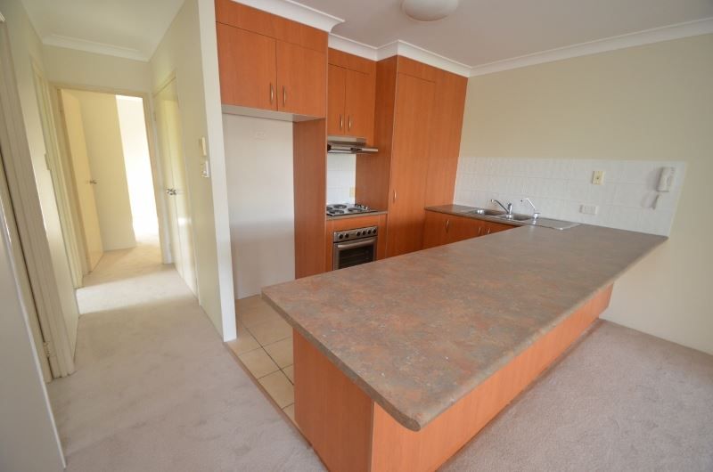 9/25 Walton Street, Southport QLD 4215, Image 2