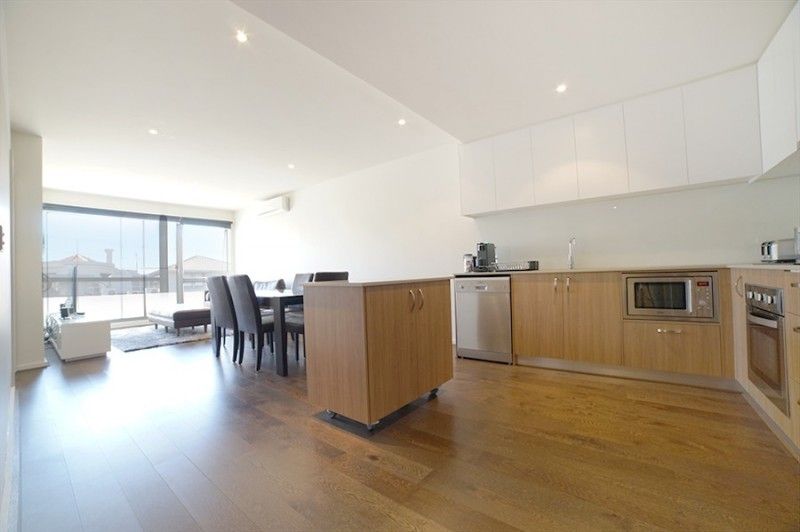 2 bedrooms Apartment / Unit / Flat in 2/538 MAIN Street MORDIALLOC VIC, 3195