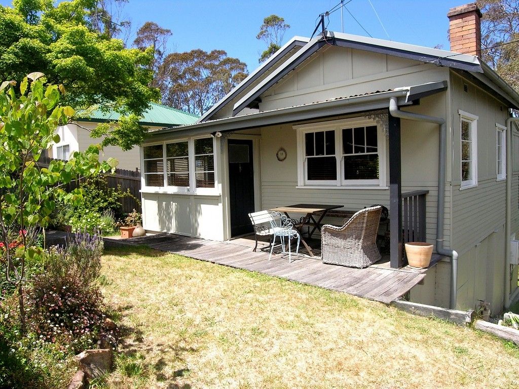 11 Waratah Street, Katoomba NSW 2780, Image 0