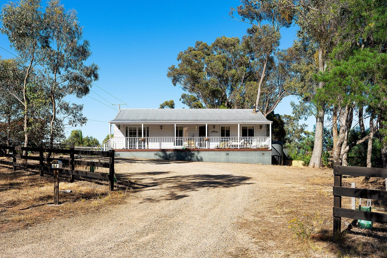 5 bedrooms House in 38 Codrington Street NEWSTEAD VIC, 3462