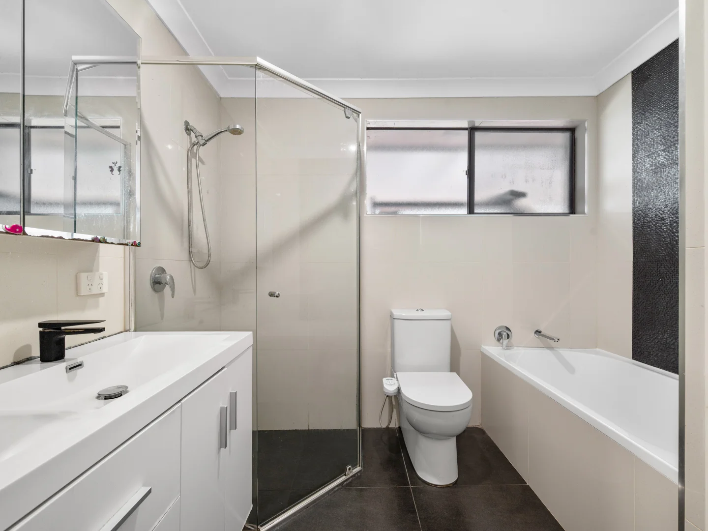 Additional image 10 of 32 Akuna Avenue, Bradbury NSW 2560