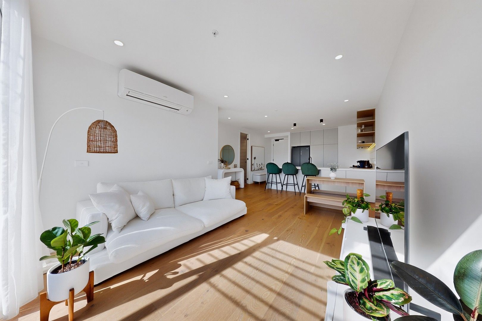 1 bedrooms Apartment / Unit / Flat in 202/1110 Dandenong Road CARNEGIE VIC, 3163