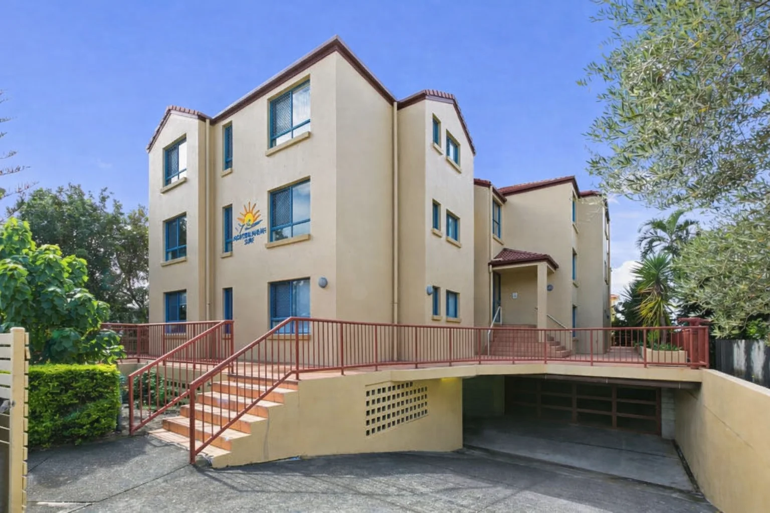 8/89 Frank Street, Labrador QLD 4215