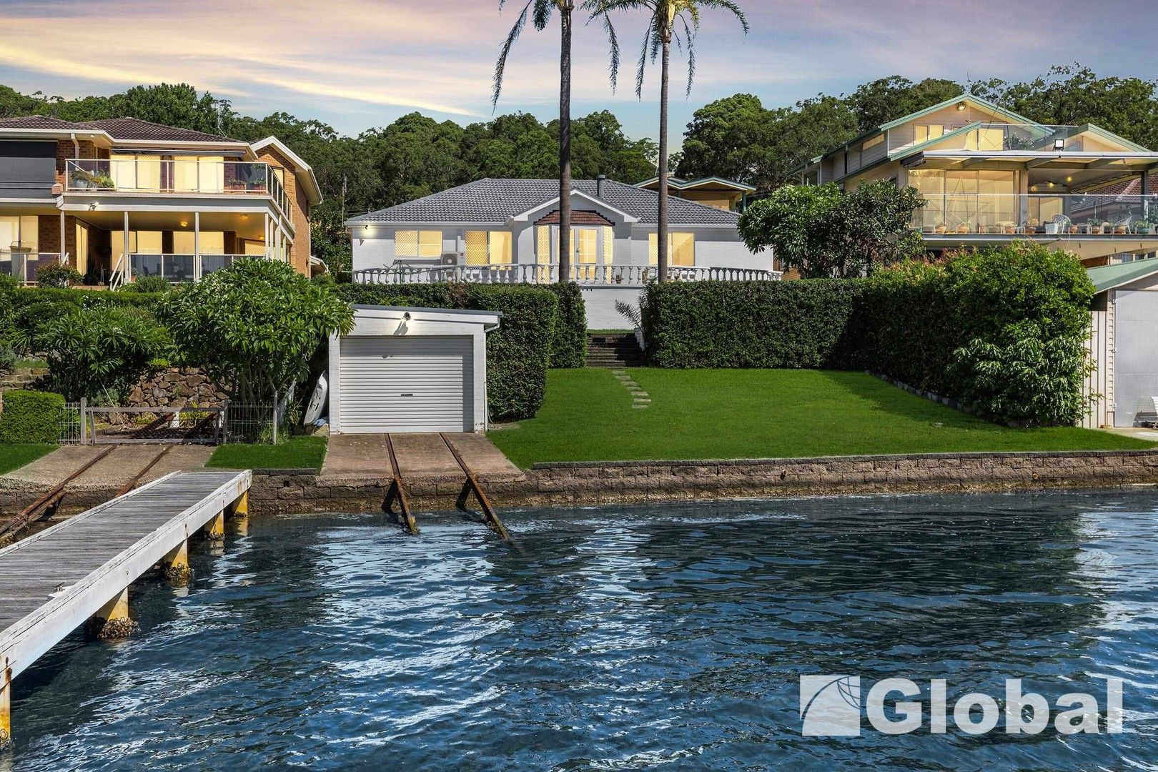 5 bedrooms House in 22 Skye Point Road COAL POINT NSW, 2283