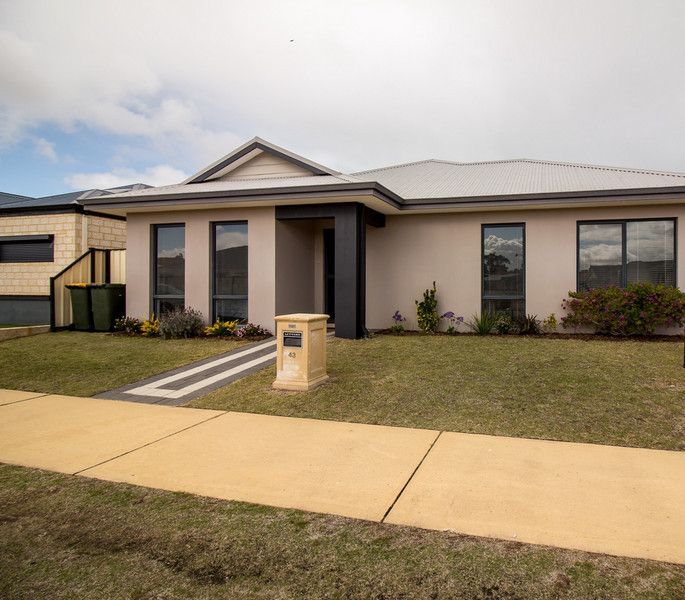 3 bedrooms House in 43 Oakpark Green CLARKSON WA, 6030