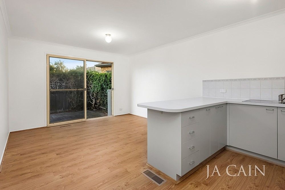 9/38 Livingstone Close, Burwood VIC 3125, Image 2