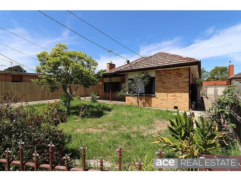 3 bedrooms House in 3 Beasley Avenue WERRIBEE VIC, 3030